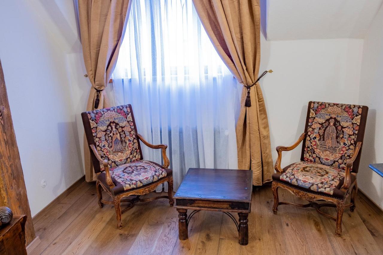 The Throne - M Museum Hotel Sighişoara Exteriér fotografie