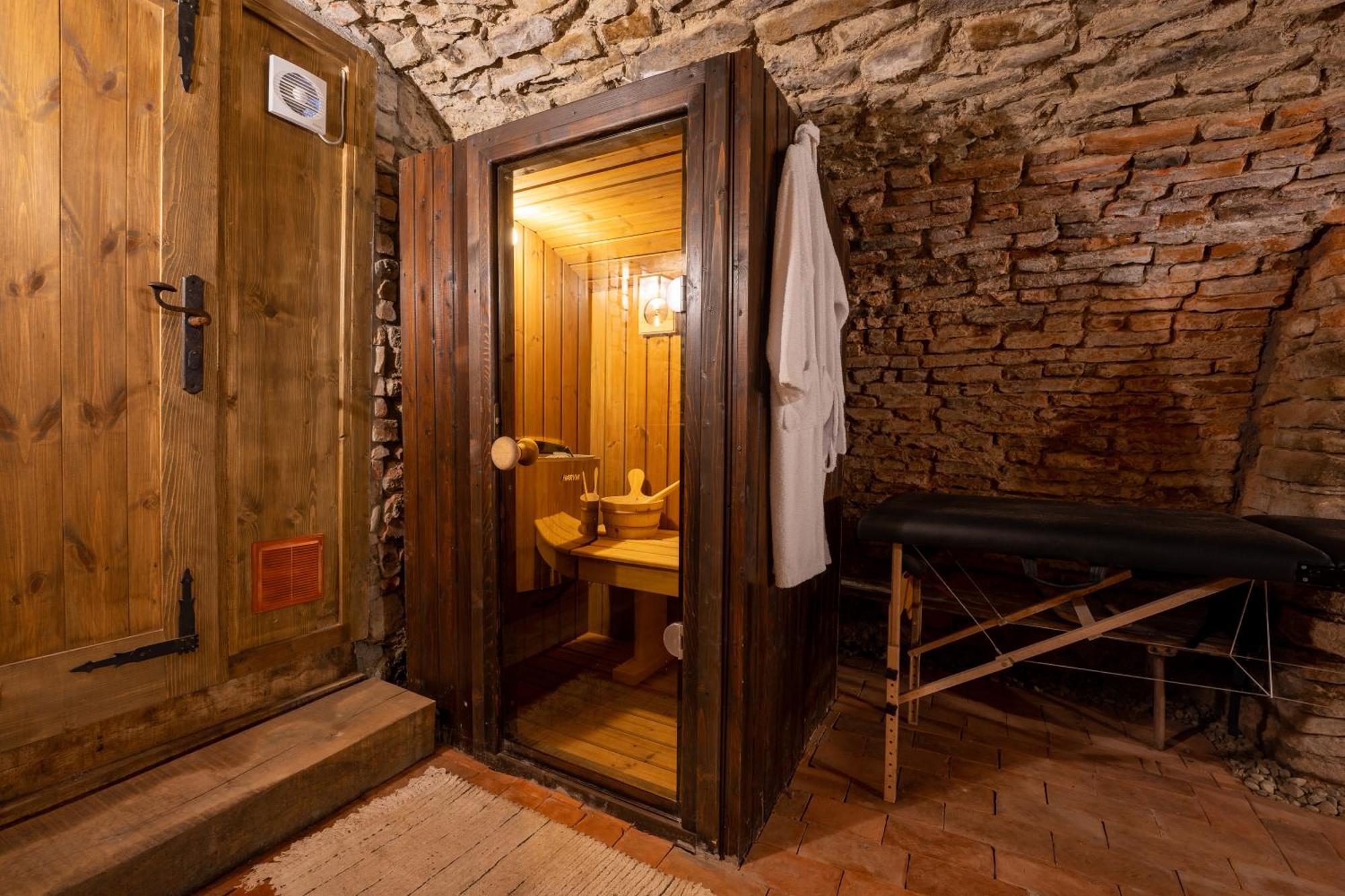 The Throne - M Museum Hotel Sighişoara Exteriér fotografie